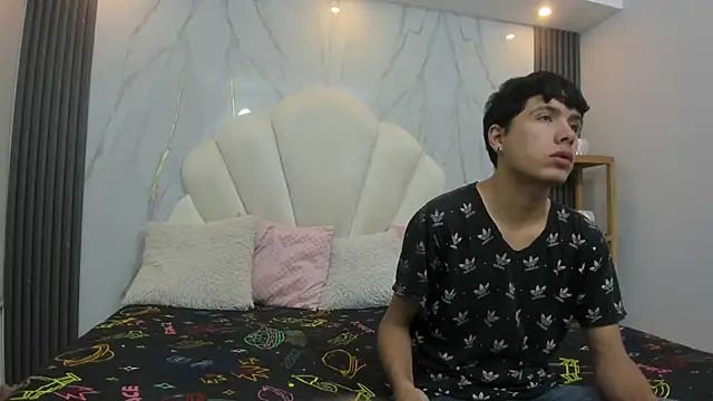 hoot booys  online show from November 28, 7:49 pm