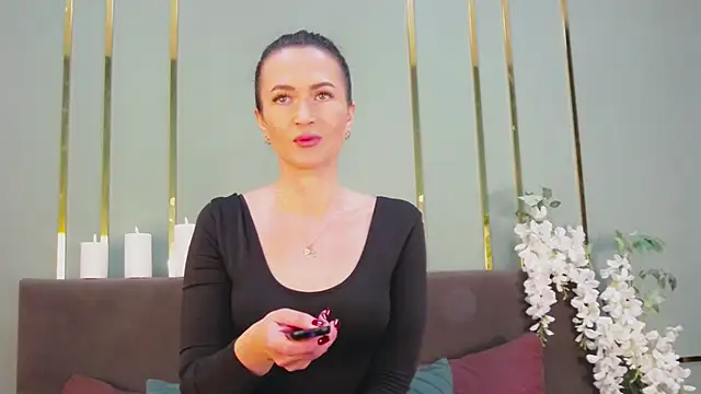 Snapshot of JaneWalch chatting on November 17, 10:10 am JaneWalch online show from November 17, 10:10 am