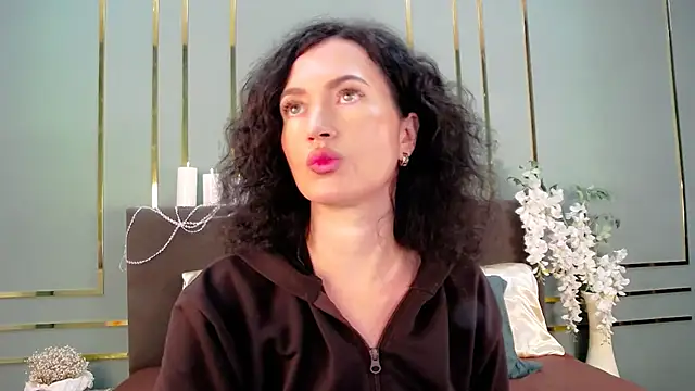 Snapshot of JaneWalch chatting on December 1, 10:20 am JaneWalch online show from December 1, 10:20 am