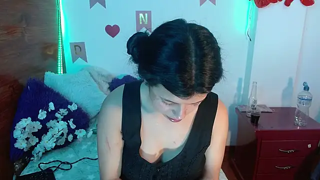 Snapshot of petite_coral chatting on December 1, 4:34 pm petite coral online show from December 1, 4:34 pm