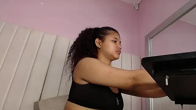 miel alisha online show from January 10, 11:45 am