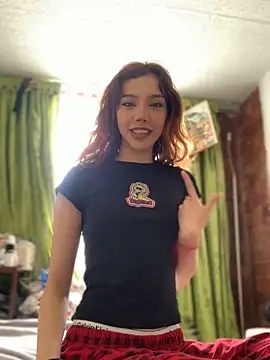 Snapshot of MiaaCute- chatting on February 18, 7:10 pm MiaaCute- online show from February 18, 7:10 pm