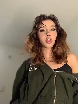 Snapshot of MiaaCute- chatting on February 26, 12:31 am MiaaCute- online show from February 26, 12:31 am