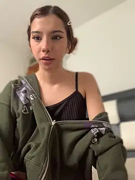 Snapshot of MiaaCute- chatting on February 26, 9:14 pm MiaaCute- online show from February 26, 9:14 pm