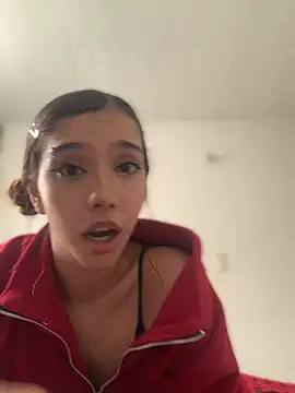 Snapshot of MiaaCute- chatting on March 4, 9:21 pm MiaaCute- online show from March 4, 9:21 pm