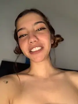 Snapshot of MiaaCute- chatting on March 7, 11:35 pm MiaaCute- online show from March 7, 11:35 pm