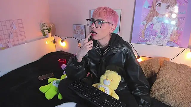 Snapshot of Strawberry_Kitty_ chatting on October 31, 3:51 am Strawberry Kitty online show from October 31, 3:51 am