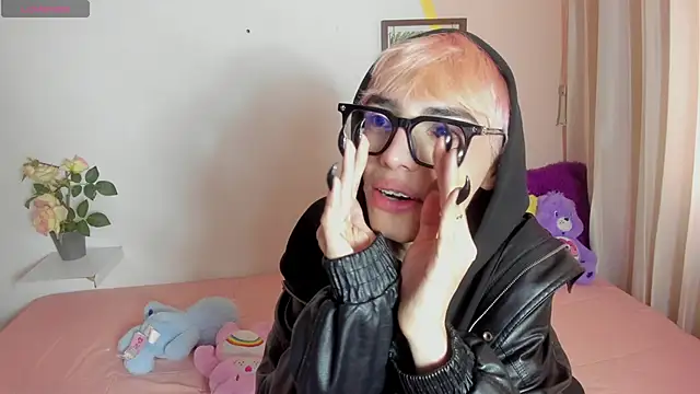 Snapshot of Strawberry_Kitty_ chatting on November 12, 2:17 pm Strawberry Kitty online show from November 12, 2:17 pm