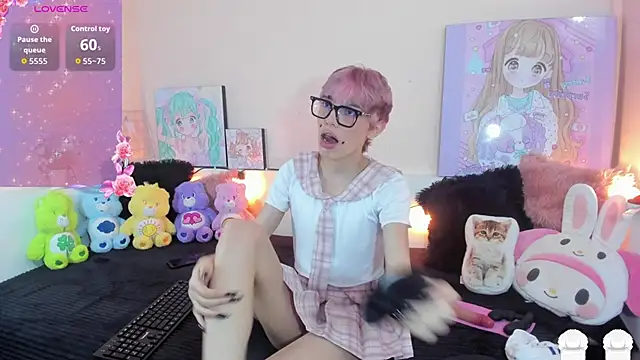 Snapshot of Strawberry_Kitty_ chatting on December 14, 4:51 am Strawberry Kitty online show from December 14, 4:51 am