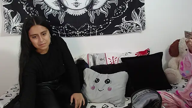 Snapshot of emily_n_abby chatting on October 27, 12:20 pm emily n abby online show from October 27, 12:20 pm