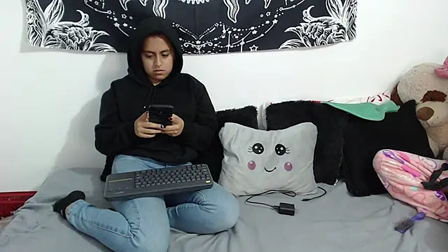 Snapshot of emily_n_abby chatting on November 19, 12:16 pm emily n abby online show from November 19, 12:16 pm