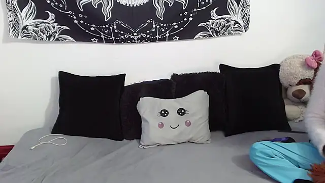 Snapshot of emily_n_abby chatting on November 21, 2:27 pm emily n abby online show from November 21, 2:27 pm