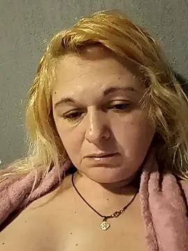 Snapshot of Catallita69 chatting on October 18, 9:37 pm Catallita69 online show from October 18, 9:37 pm