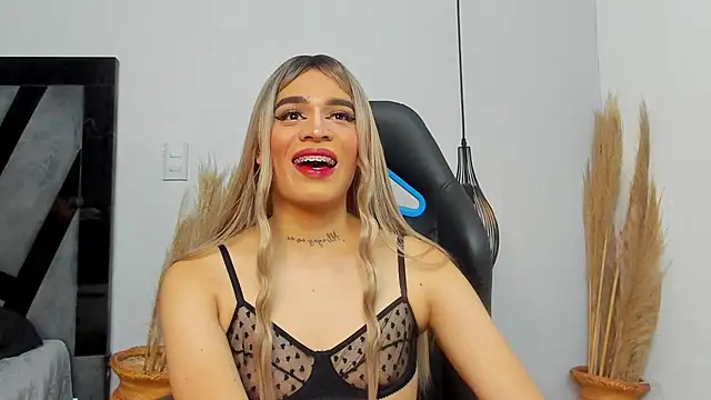 Amelia Brixton online show from December 18, 4:29 am