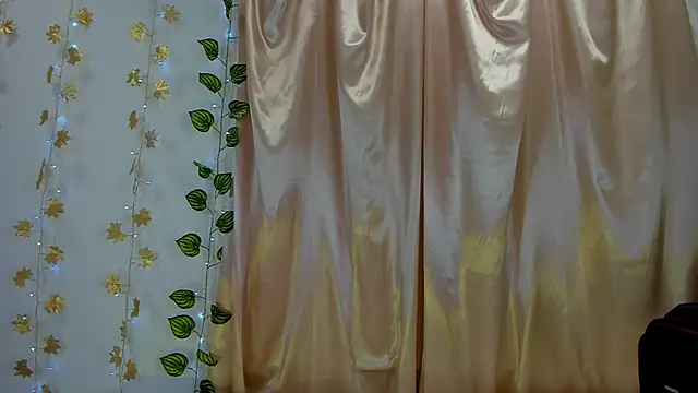 Milie yue online show from December 2, 2:01 pm