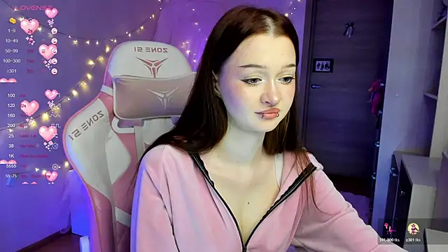 Snapshot of SweettMolly chatting on October 19, 3:23 pm SweettMolly online show from October 19, 3:23 pm