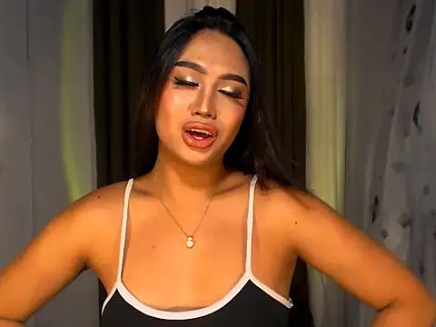 Snapshot of BigBrownCock_Candice chatting on November 3, 5:36 pm BigBrownCock Candice online show from November 3, 5:36 pm