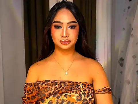 Snapshot of BigBrownCock_Candice chatting on November 11, 10:43 pm BigBrownCock Candice online show from November 11, 10:43 pm