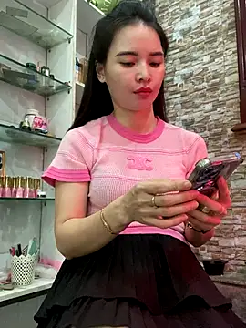 Snapshot of Phale2x chatting on November 15, 8:33 am Phale2x online show from November 15, 8:33 am