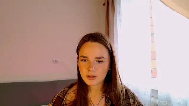 Snapshot of May_Bloom chatting on May 13, 11:18 am May Bloom online show from May 13, 11:18 am