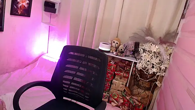 Snapshot of Katesy12 chatting on December 17, 1:55 am Katesy12 online show from December 17, 1:55 am