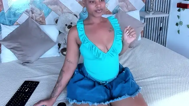 Snapshot of gigi_mane chatting on October 18, 7:03 pm gigi mane online show from October 18, 7:03 pm