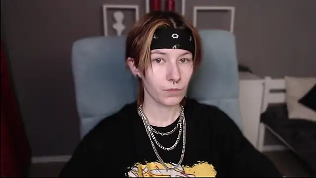 Snapshot of guitarandangell chatting on February 17, 10:34 am guitarandangell online show from February 17, 10:34 am