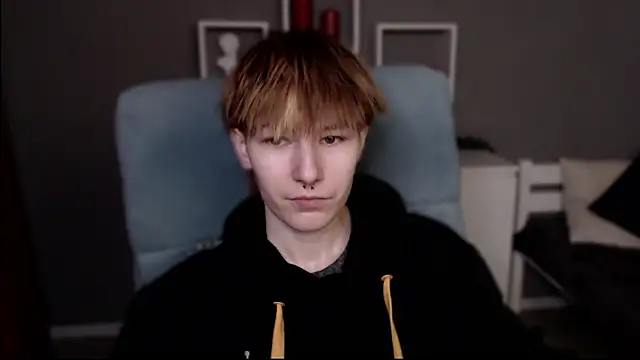 Snapshot of guitarandangell chatting on February 25, 11:09 am guitarandangell online show from February 25, 11:09 am