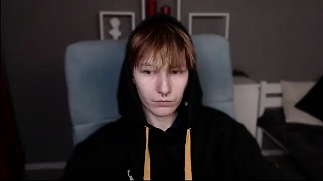 Snapshot of guitarandangell chatting on February 26, 2:27 pm guitarandangell online show from February 26, 2:27 pm