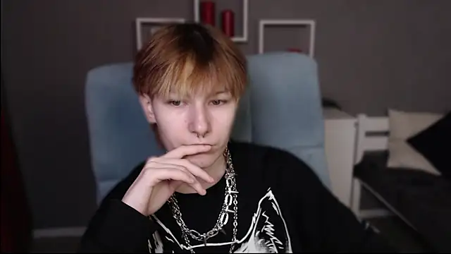 Snapshot of guitarandangell chatting on February 28, 6:47 am guitarandangell online show from February 28, 6:47 am