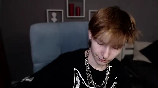 Snapshot of guitarandangell chatting on March 3, 4:40 am guitarandangell online show from March 3, 4:40 am