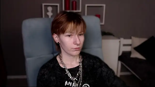 Snapshot of guitarandangell chatting on March 8, 2:04 am guitarandangell online show from March 8, 2:04 am