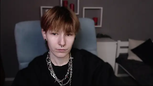 Snapshot of guitarandangell chatting on March 13, 5:14 am guitarandangell online show from March 13, 5:14 am