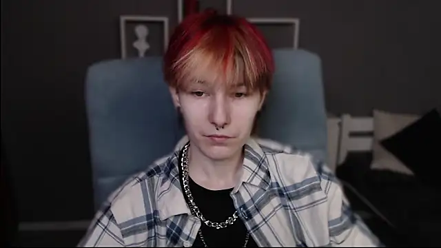 Snapshot of guitarandangell chatting on March 17, 7:23 am guitarandangell online show from March 17, 7:23 am