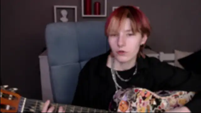 Snapshot of guitarandangell chatting on April 6, 4:46 am guitarandangell online show from April 6, 4:46 am
