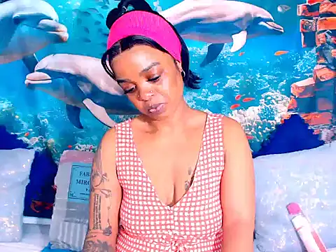 Snapshot of Cherrybootyjoy chatting on November 16, 6:19 am Cherrybootyjoy online show from November 16, 6:19 am