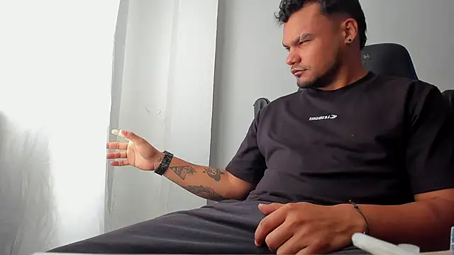 handsome boys22 online show from February 11, 2:22 pm