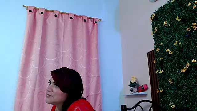 Snapshot of lunitahot19 chatting on October 17, 2:52 pm lunitahot19 online show from October 17, 2:52 pm