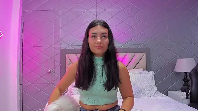 Snapshot of ViolettRouse chatting on December 15, 4:11 pm ViolettRouse online show from December 15, 4:11 pm