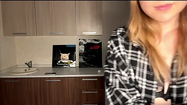 Snapshot of MyraLitterers chatting on October 24, 2:35 pm MyraLitterers online show from October 24, 2:35 pm