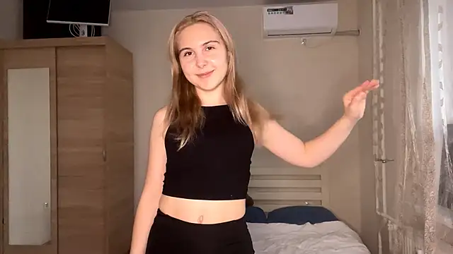 Snapshot of MyraLitterers chatting on November 2, 1:24 pm MyraLitterers online show from November 2, 1:24 pm