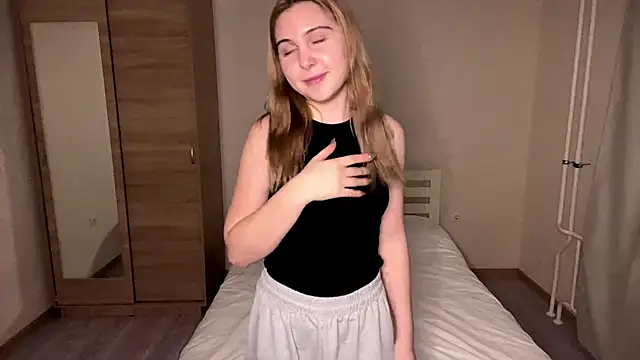 Snapshot of MyraLitterers chatting on December 1, 3:17 pm MyraLitterers online show from December 1, 3:17 pm