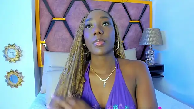 Snapshot of BritneyWalkers chatting on November 22, 7:35 pm BritneyWalkers online show from November 22, 7:35 pm