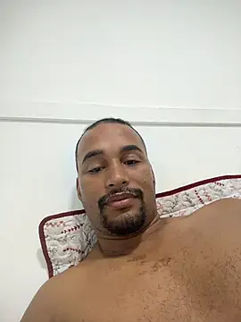 Snapshot of casalbrhot25 chatting on November 3, 2:24 am casalbrhot25 online show from November 3, 2:24 am