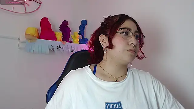 Snapshot of littlee_red chatting on October 26, 5:19 pm littlee red online show from October 26, 5:19 pm