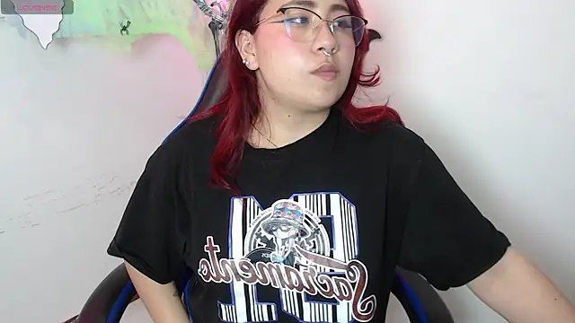 Snapshot of littlee_red chatting on November 5, 8:09 pm littlee red online show from November 5, 8:09 pm