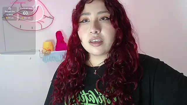 Snapshot of littlee_red chatting on December 1, 8:47 pm littlee red online show from December 1, 8:47 pm