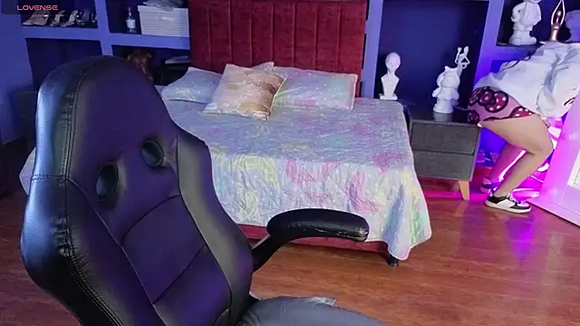 littlee red online show from January 10, 9:30 pm