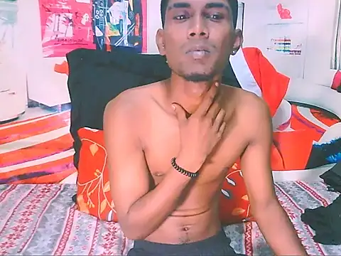 Snapshot of IndianThuggin chatting on December 19, 1:18 pm IndianThuggin online show from December 19, 1:18 pm