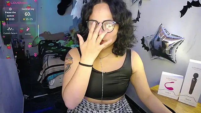 Snapshot of Ladyswap chatting on November 8, 3:07 am Ladyswap online show from November 8, 3:07 am